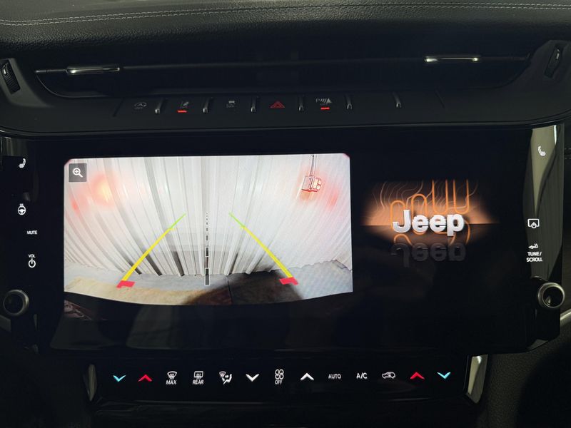 New 2026 Jeep Grand Cherokee L Limited 4x4Image 16