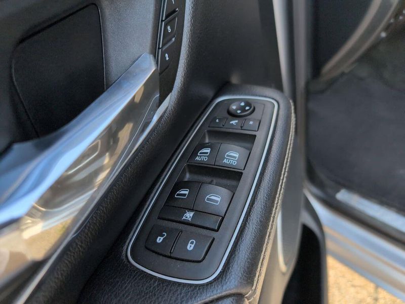 2022 RAM 1500 LaramieImage 13