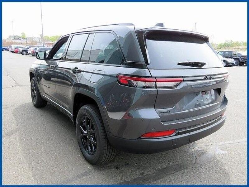 2025 Jeep Grand Cherokee Altitude XImage 5