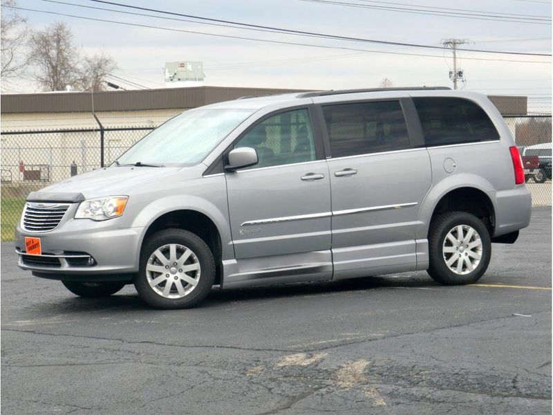 2014 Chrysler Town & Country TouringImage 6