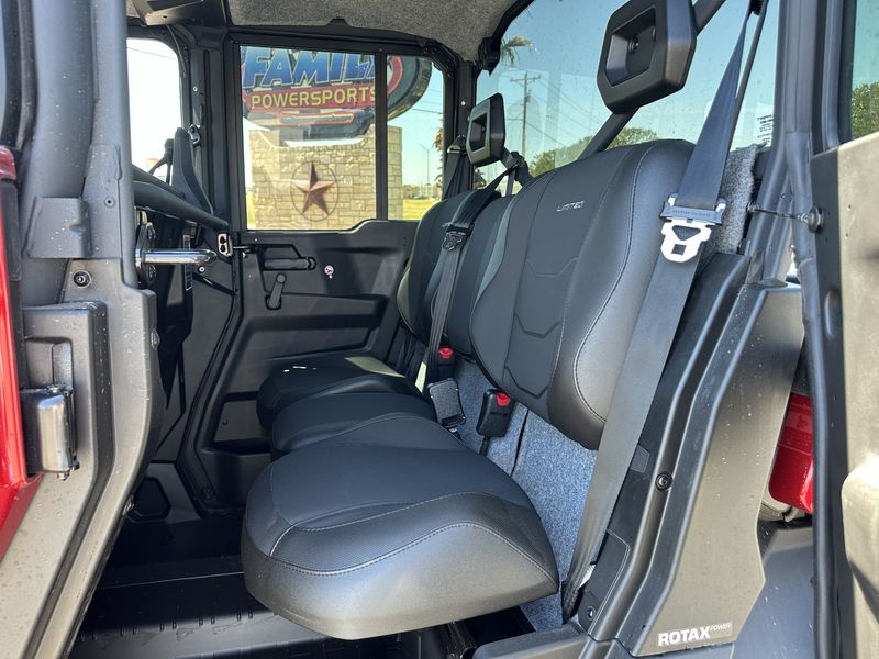 2025 Can-Am DEFENDER MAX LIMITED CAB HD10 FIERY RED Image 9