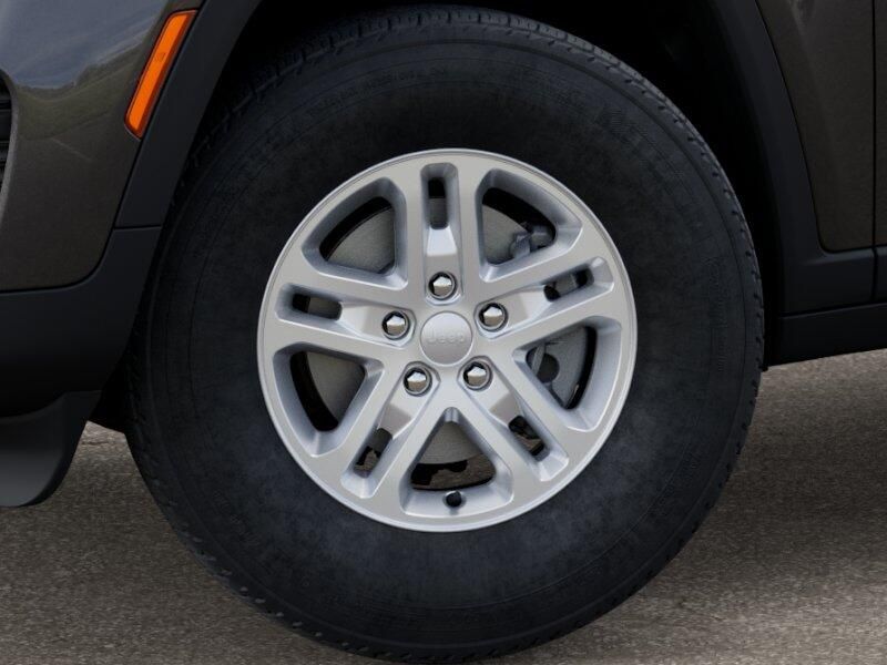 New 2025 Jeep Grand Cherokee Laredo 4x4Image 18