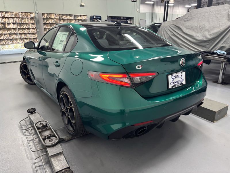 New 2025 Alfa Romeo Giulia Intensa AwdImage 9