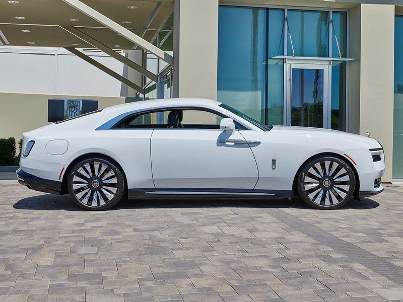 2024 Rolls-Royce Spectre Image 9