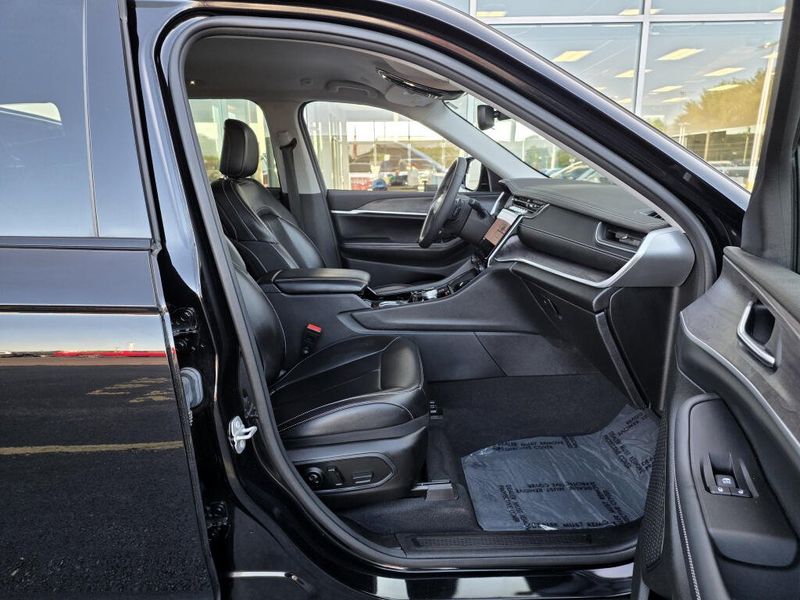 Used 2023 Jeep Grand Cherokee Limited