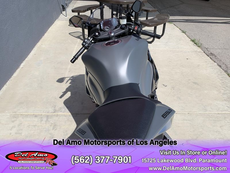 2025 Kawasaki NINJA ZX-6R ABS Image 3