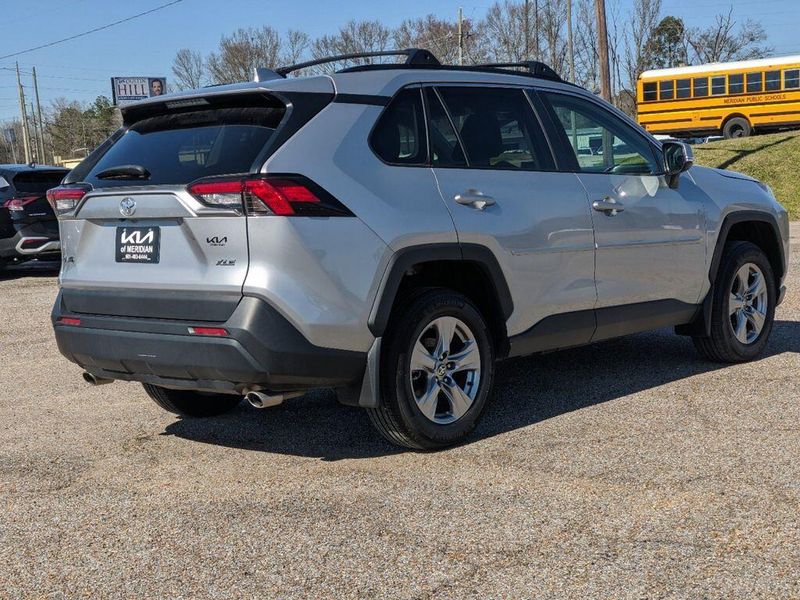 2023 Toyota RAV4 XLEImage 3