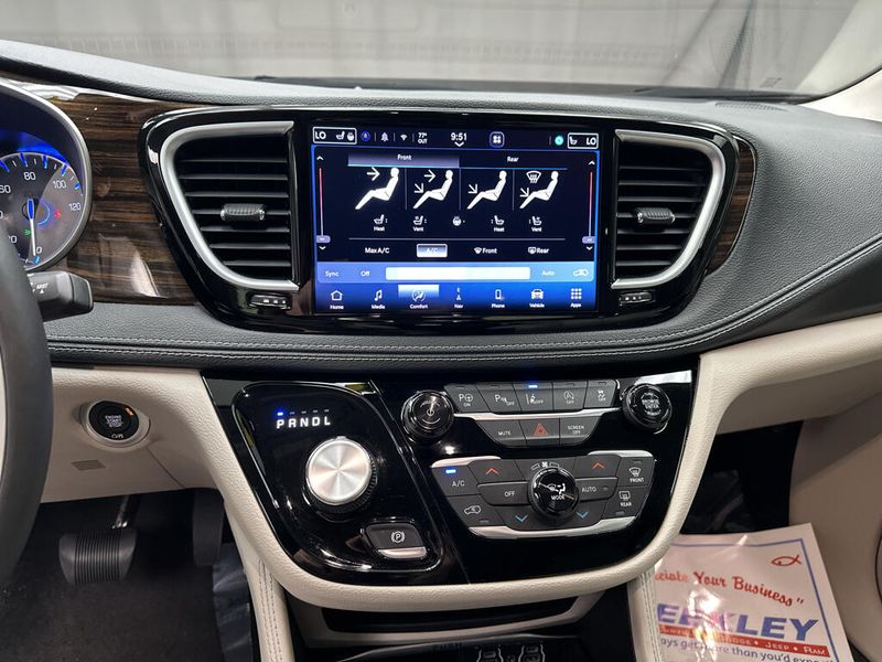 Used 2021 Chrysler Pacifica LimitedImage 7