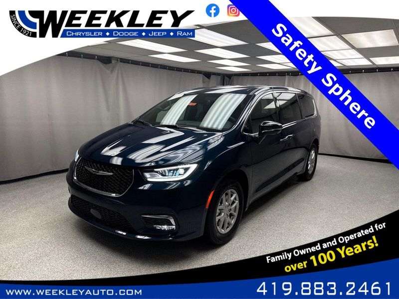 2025 Chrysler Pacifica SelectImage 1
