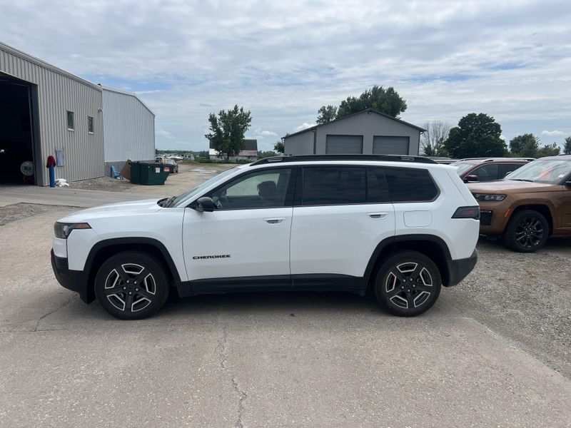 Used 2026 Jeep Cherokee LimitedImage 4