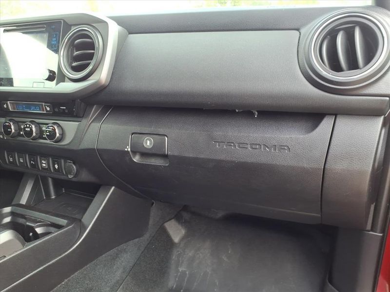 Used 2016 Toyota Tacoma TRD SportImage 12