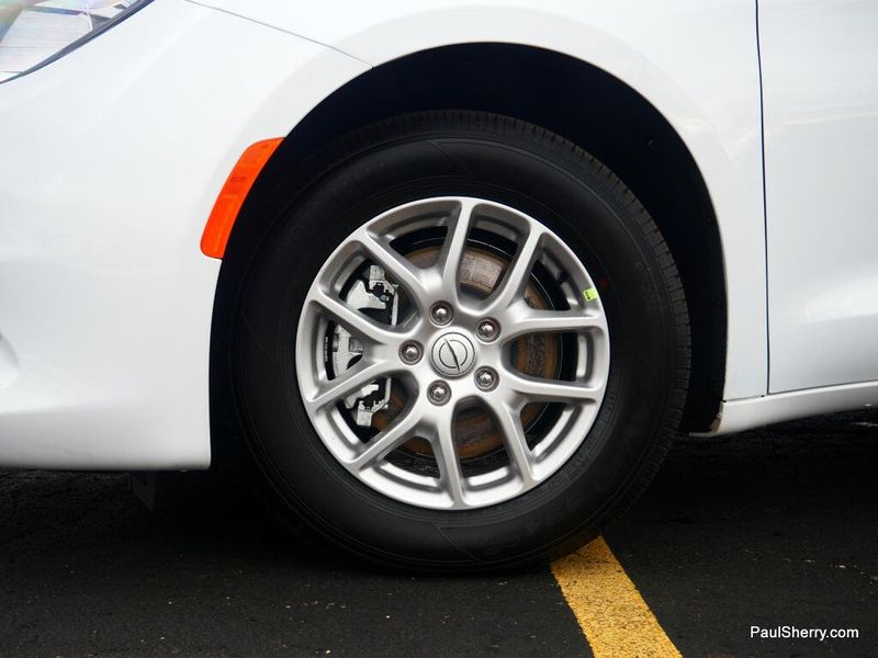 New 2026 Chrysler Voyager Lx