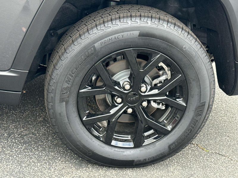 New 2026 Jeep Grand Cherokee Laredo X 4x2