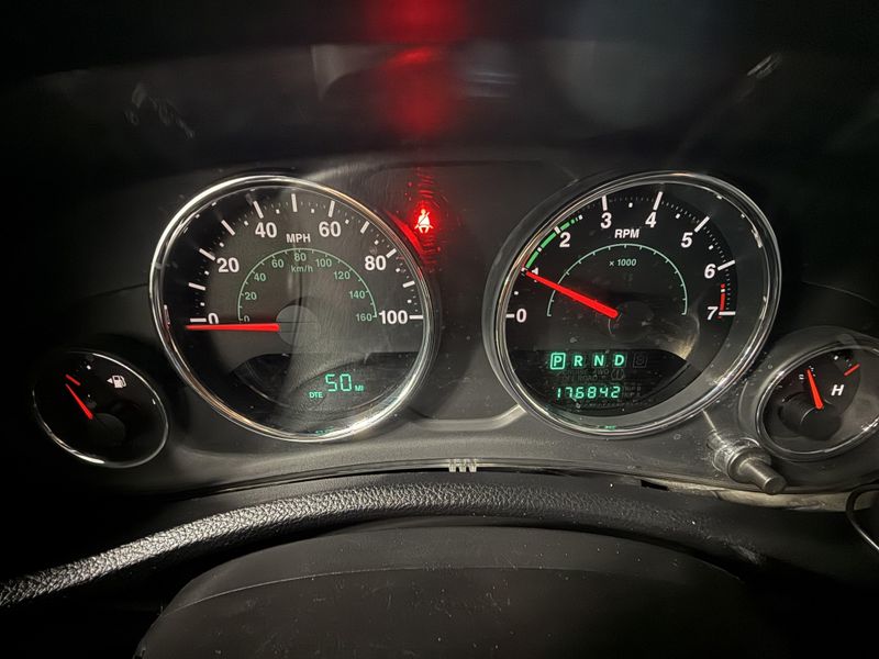 Used 2014 Jeep Wrangler Unlimited SaharaImage 21