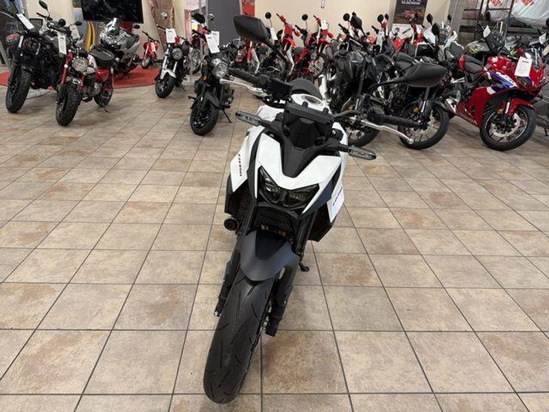 New 2025 Honda CB750 HORNET Image 12
