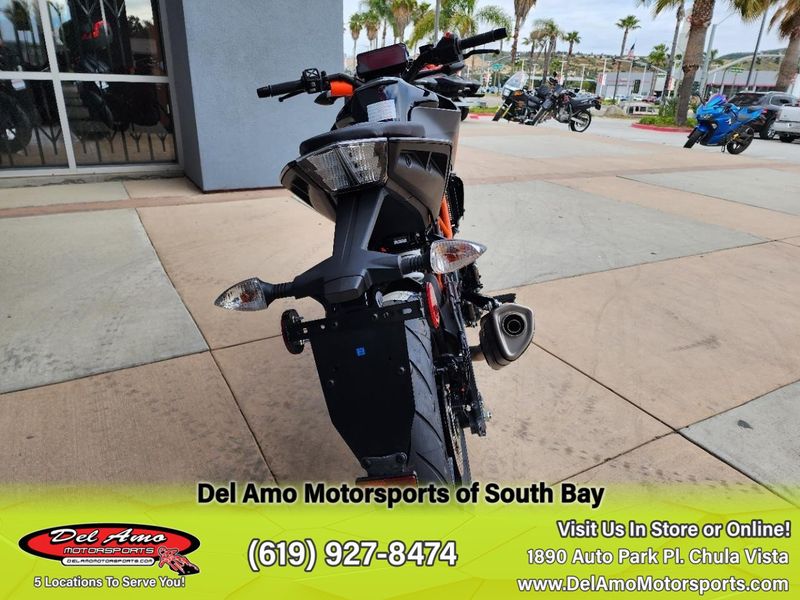 2023 KTM 390 DUKE  in a GREY exterior color. Del Amo Motorsports of South Bay (619) 547-1937 delamomotorsports.com 