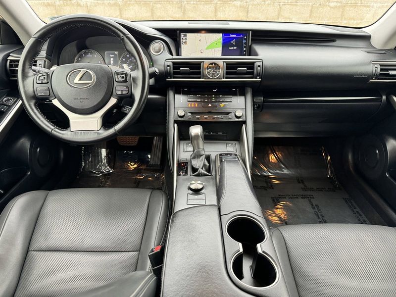 2018 Lexus IS 300Image 34