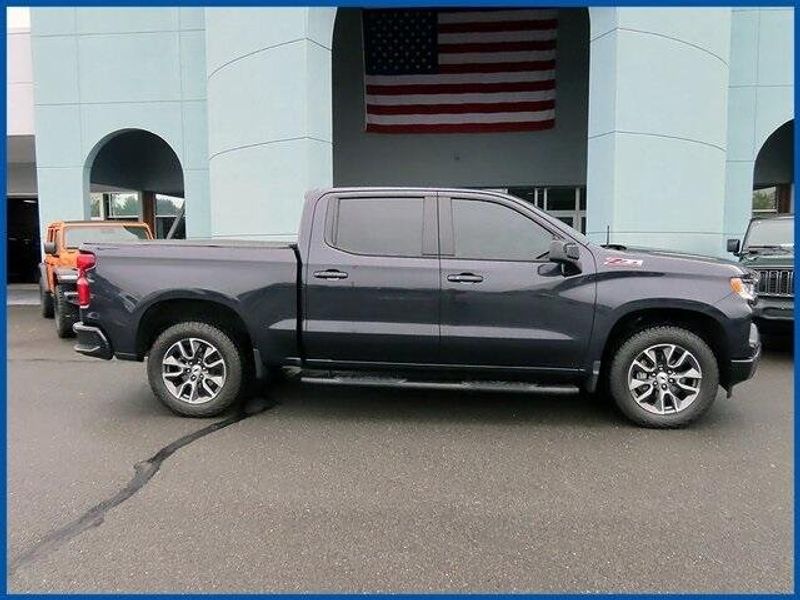 2023 Chevrolet Silverado 1500 RST photo 2
