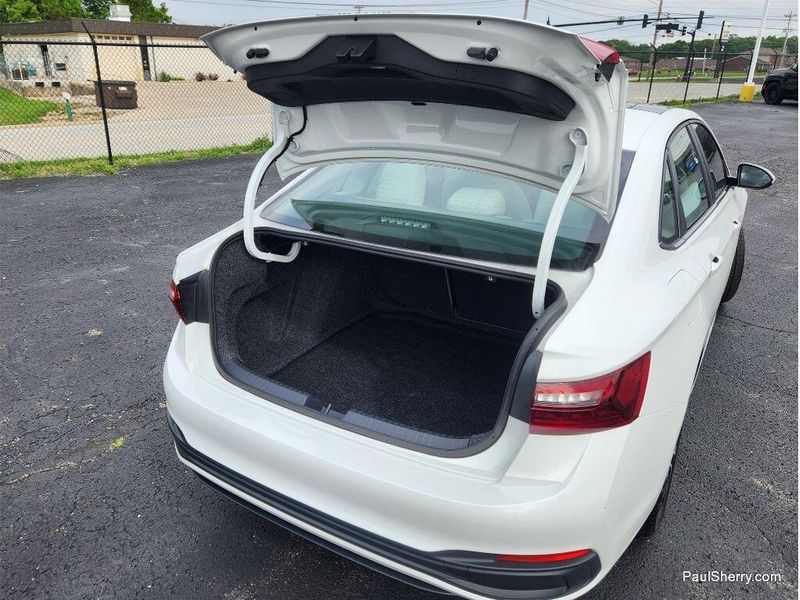 Used 2025 Volkswagen Jetta SE