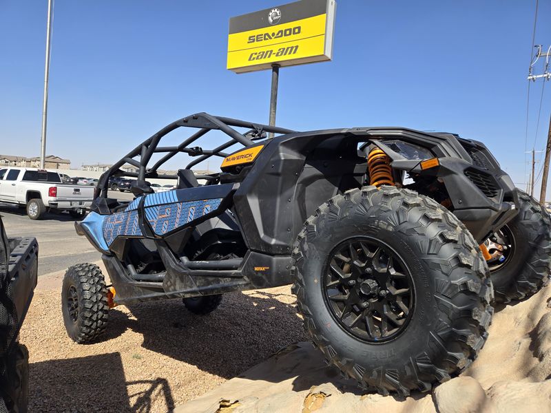 2025 Can-Am MAVERICK X3 MAX DS TURBO SCANDI BLUE AND ORANGE CRUSHImage 4