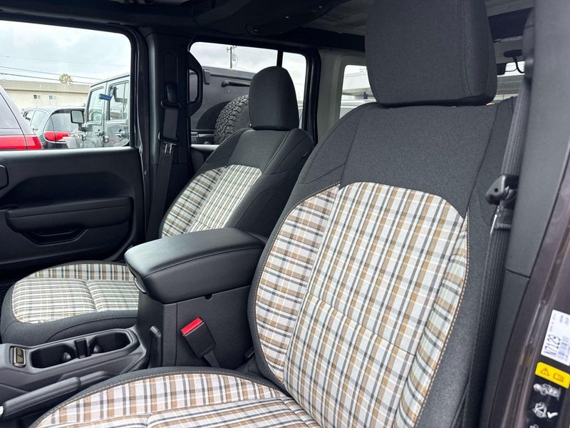 New 2026 Jeep Wrangler 4-door 85th Anniversary Edition