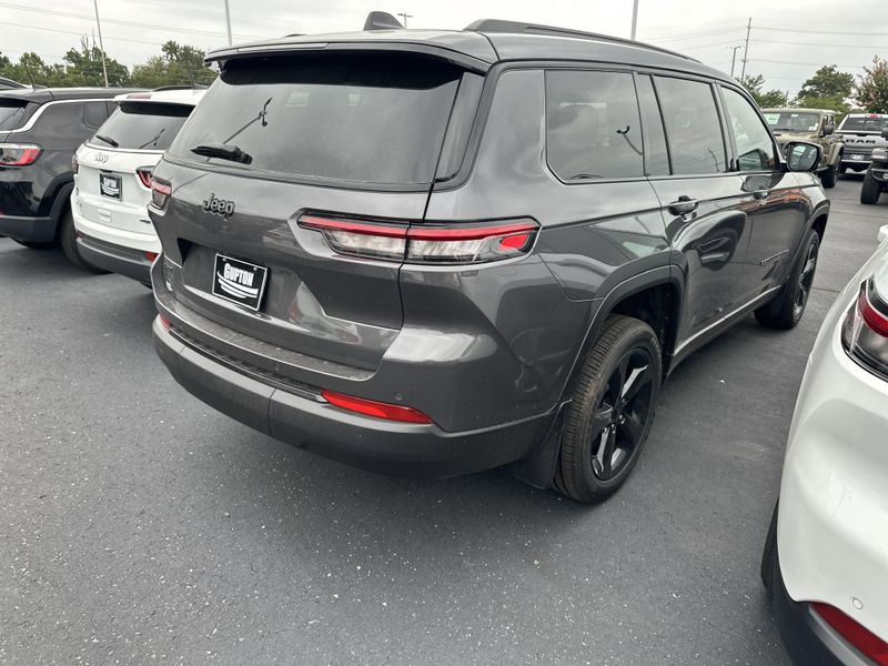 New 2025 Jeep Grand Cherokee L Altitude X 4x4Image 7