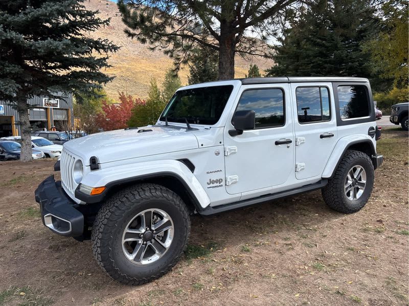 2018 Jeep Wrangler Unlimited Sahara photo 3