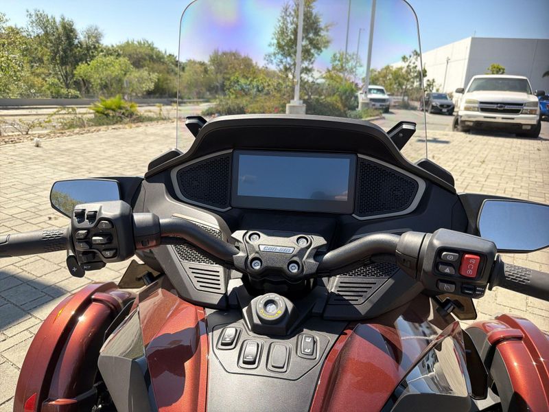 New 2026 Can-Am SPYDER RT SEA-TO-SKY (SE6) Image 23