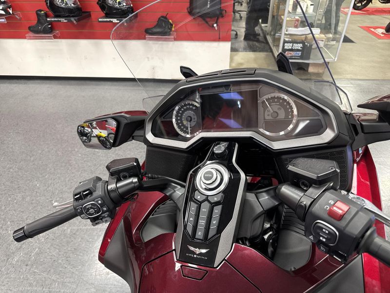 Used 2023 Honda GOLDWING TOUR Image 12