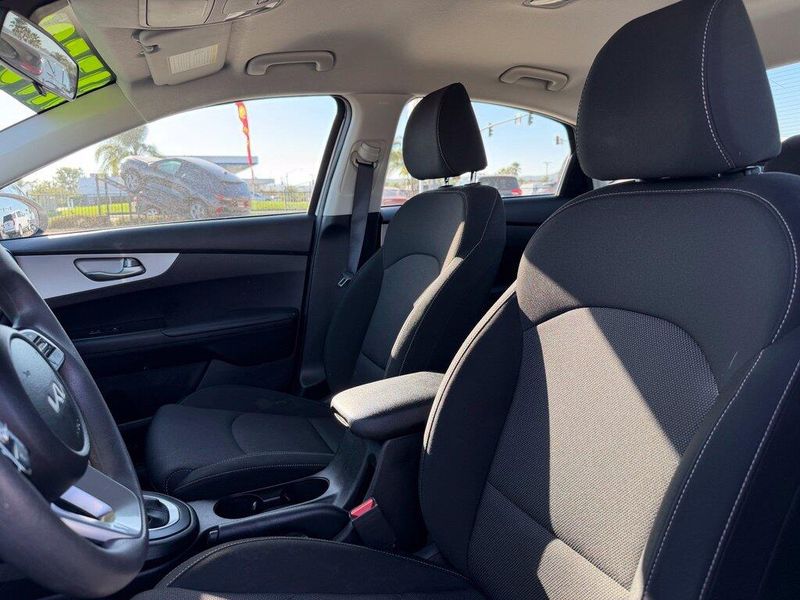 Used 2023 Kia Forte LXSImage 11