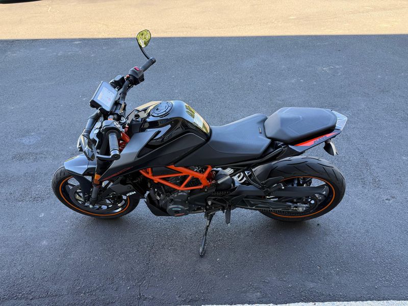 2023 KTM Duke 390Image 2