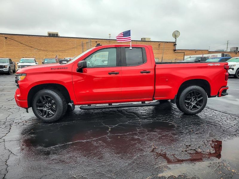 2023 Chevrolet Silverado 1500 Custom photo 4