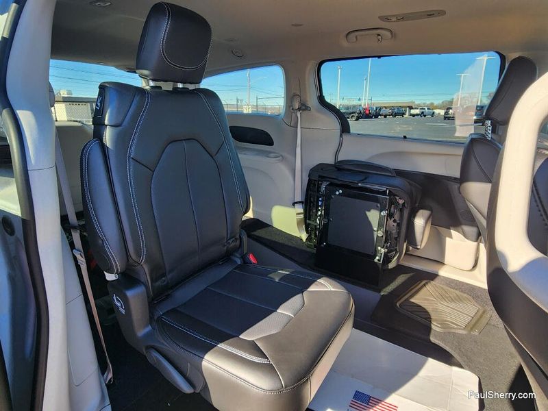 Used 2024 Chrysler Pacifica Touring L