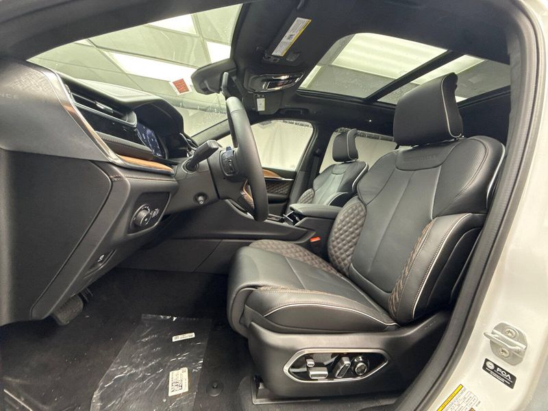 New 2025 Jeep Grand Cherokee L Summit Reserve 4x4Image 7