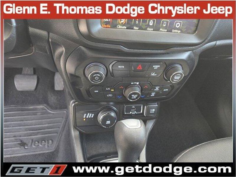 2023 Jeep Renegade Latitude Upland photo 15