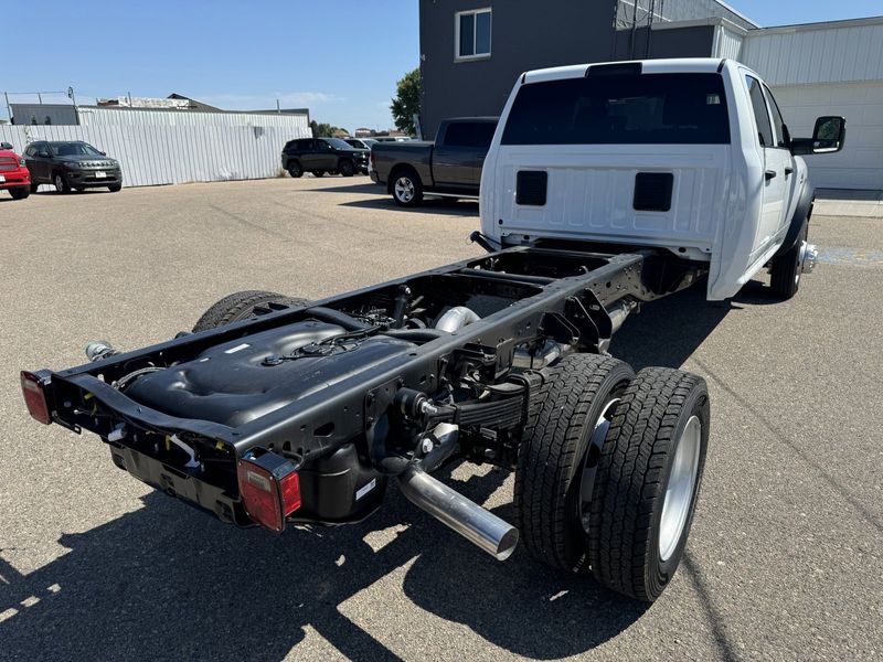 2024 RAM 5500 Tradesman Chassis Crew Cab 4x4 84