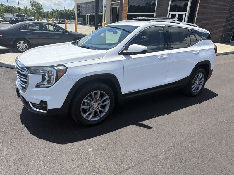 Used 2024 GMC Terrain SLTImage 20