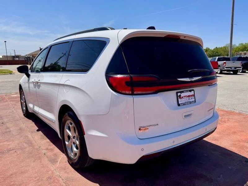Used 2023 Chrysler Pacifica LimitedImage 8