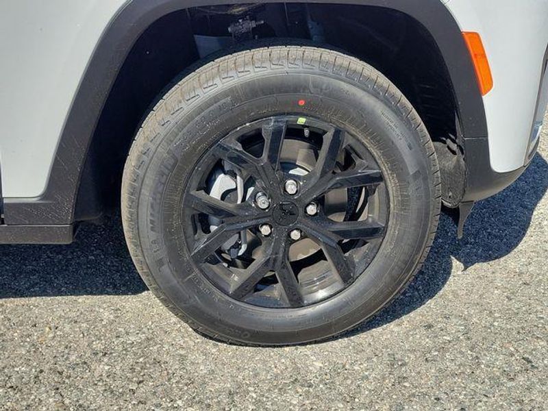 New 2026 Jeep Grand Cherokee Laredo Altitude 4x4