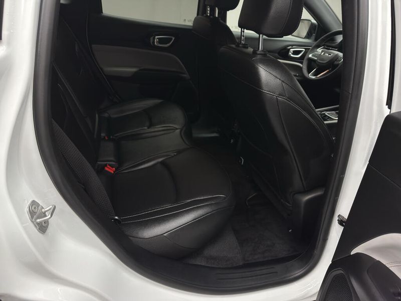 Used 2025 Jeep Compass LimitedImage 16