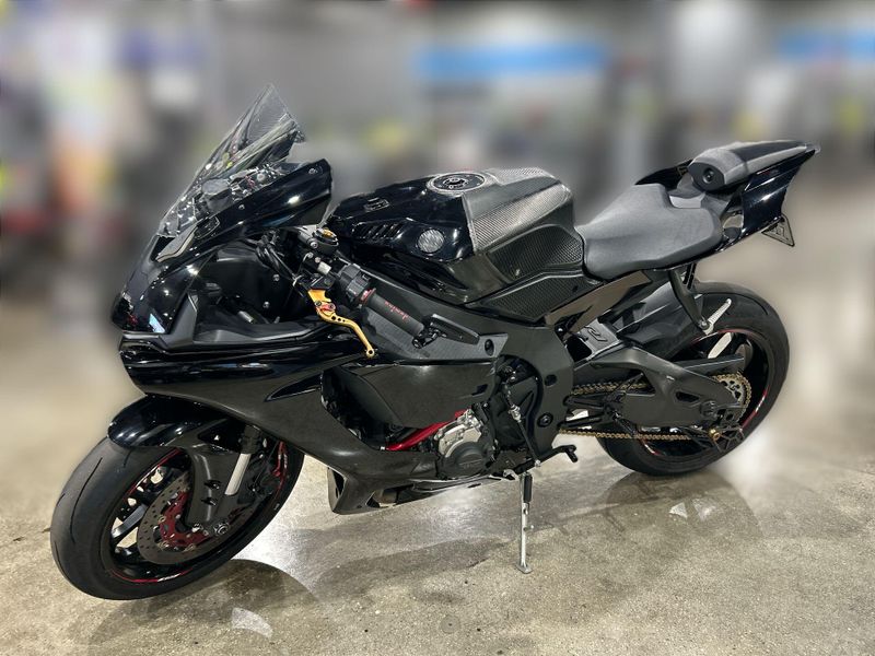 Used 2015 Yamaha YZF-R1 Image 18