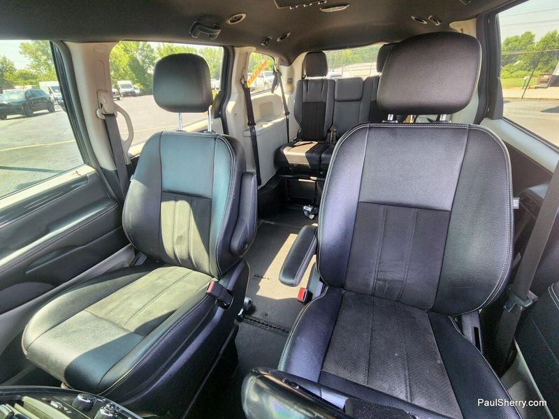 Used 2019 Dodge Grand Caravan SXTImage 47