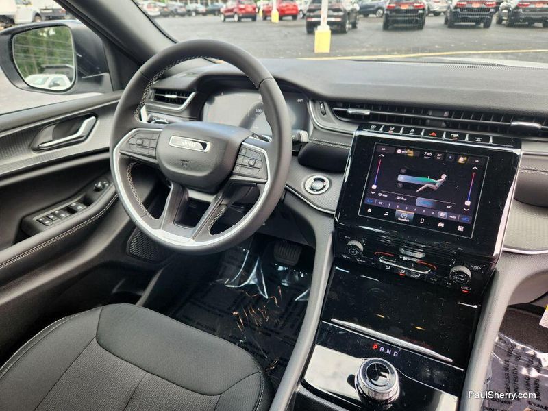 New 2025 Jeep Grand Cherokee Laredo 4x2Image 30