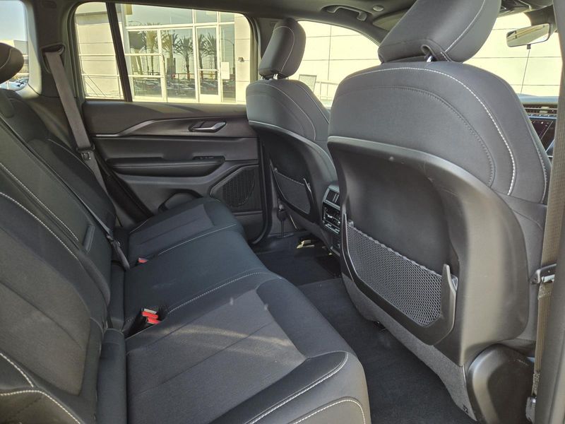 Used 2025 Jeep Grand Cherokee Laredo X 4x2
