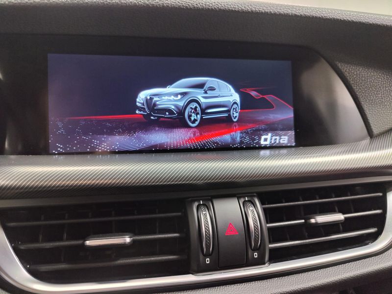 2024 Alfa Romeo Stelvio Ti AWD w/Sunroof/NavImage 23