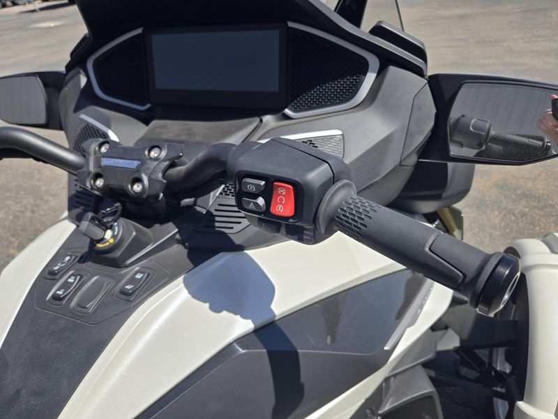 NEW 2026 CAN-AM SPYDER RT SEATOSKY Image 19