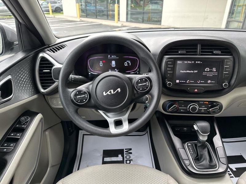 2023 Kia Soul LXImage 23