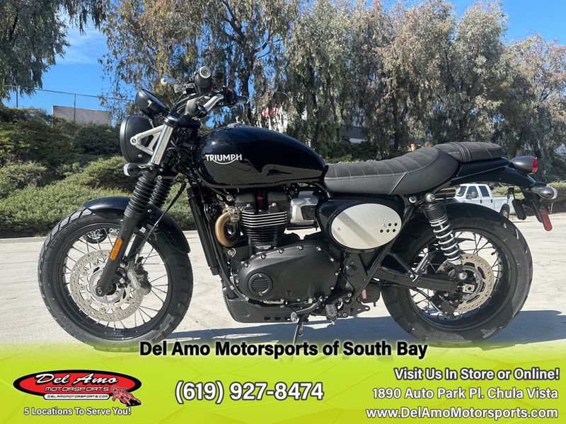 2024 Triumph SCRAMBLER 900  in a JET BLACK exterior color. Del Amo Motorsports of South Bay (619) 547-1937 delamomotorsports.com 