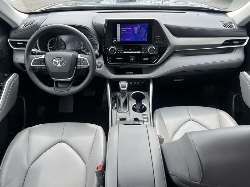 Used 2023 Toyota Highlander LImage 23