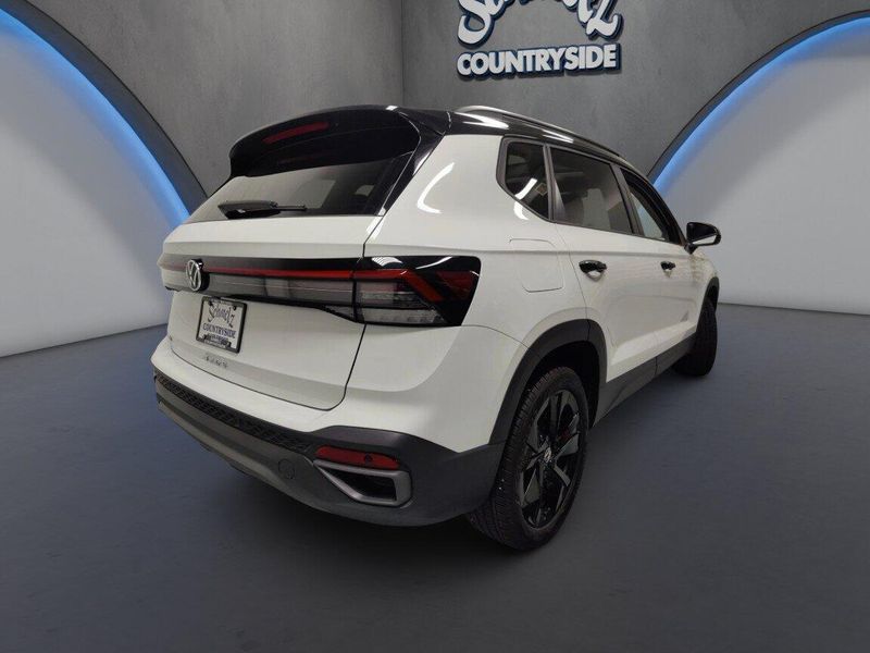 Used 2025 Volkswagen Taos SE Black Edition w/SunroofImage 12